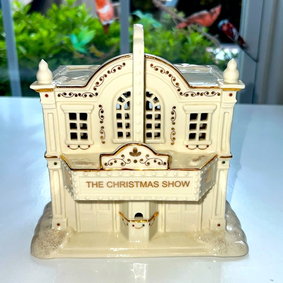Lenox mistletoe Park series the Christmas show family night 6.5 inches